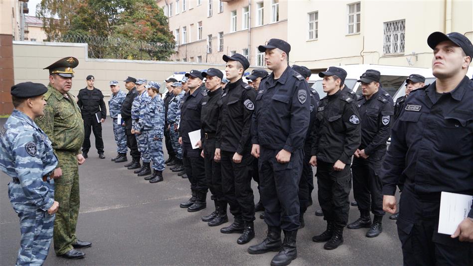 Начался курс первоначального обучения новоиспеченных сотрудников питерского ОМОНа