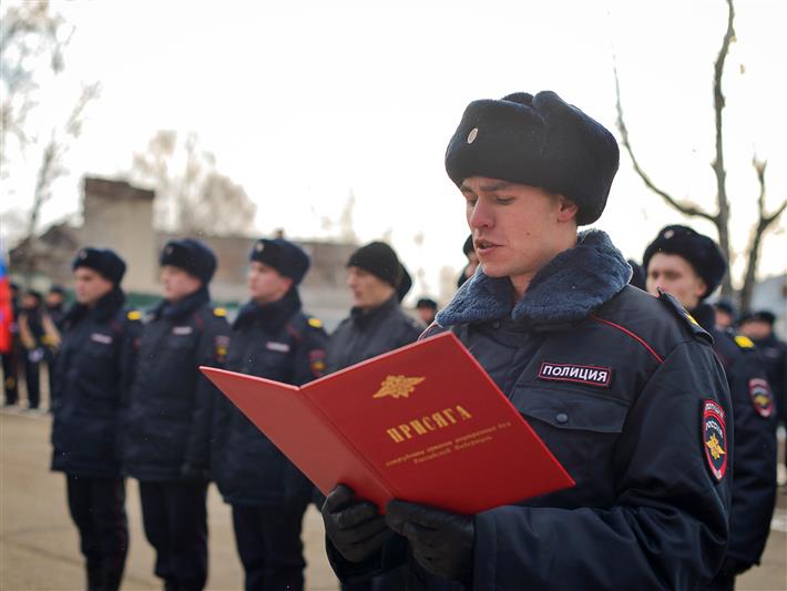 В канун 65-й годовщины со дня образования вневедомственной охраны в Томске сотрудники Росгвардии приняли Присягу
