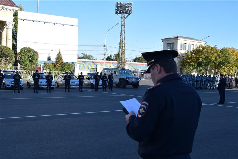 В Ставрополе состоялся гарнизонный развод нарядов Росгвардии и полиции, заступающих на боевую службу по охране общественного порядка