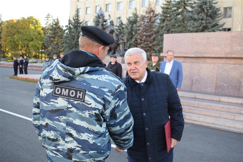 В Ставрополе состоялся гарнизонный развод нарядов Росгвардии и полиции, заступающих на боевую службу по охране общественного порядка