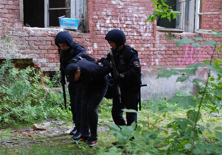 В Ярославле сотрудники Росгвардии задержали группу молодых людей, подозреваемых в совершении целого ряда преступлений