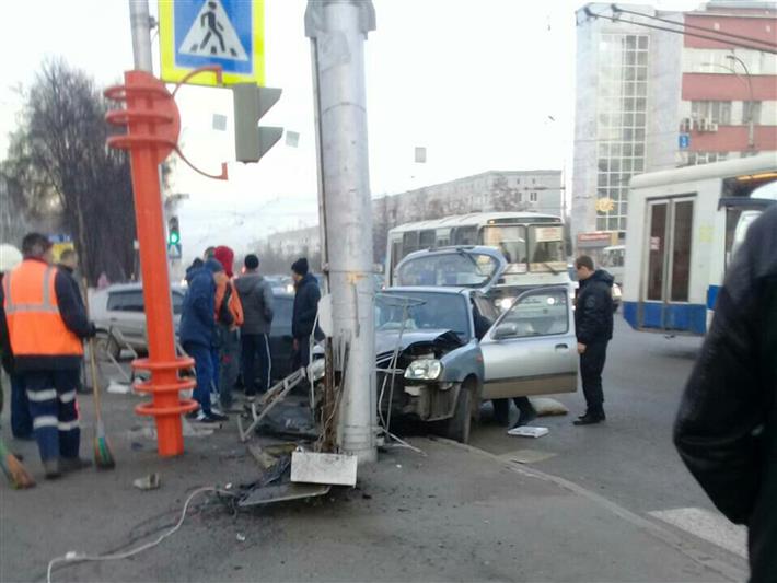 Бойцы кемеровского ОМОНа оказали помощь водителю, пострадавшему в дорожно-транспортном происшествии