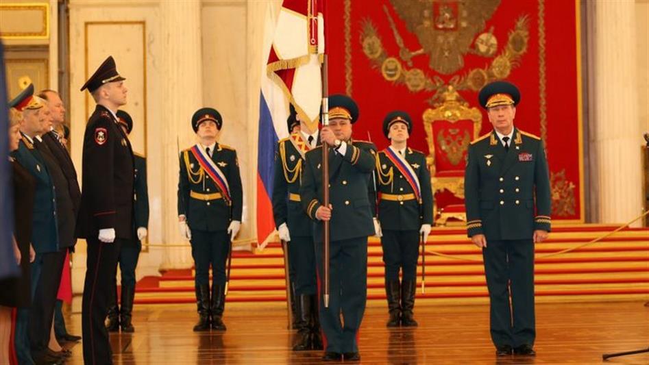 Главнокомандующий войсками Росгвардии генерал армии Виктор Золотов вручил личный штандарт командующему Северо-Западным округом войск национальной гвардии России