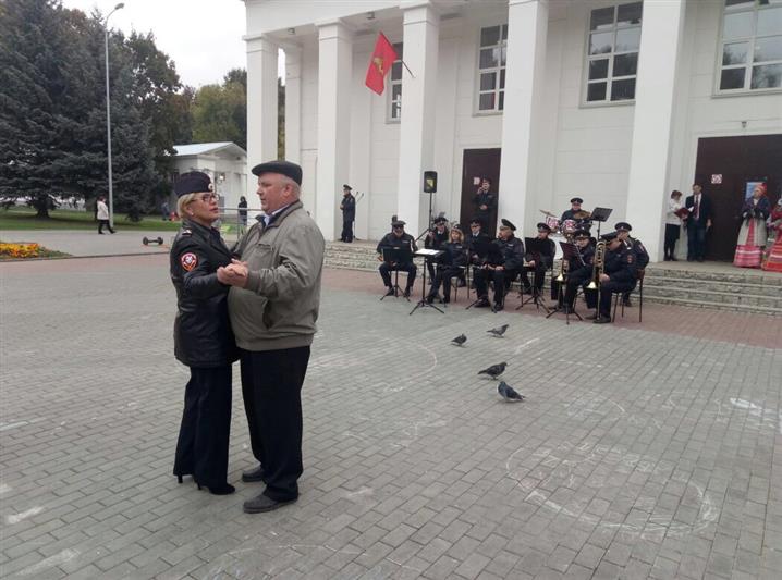 В Международный день пожилых людей Росгвардия проводит всероссийскую акцию «Вальс нашей молодости»