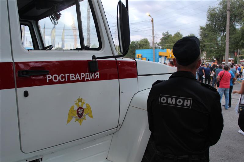 Военнослужащие и сотрудники Росгвардии в Ростове-на-Дону обеспечили охрану общественного порядка во время проведения футбольного матча Российской футбольной премьер-лиги