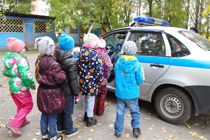 Сотрудники Росгвардии проводят уроки безопасности в образовательных учреждениях Вологды