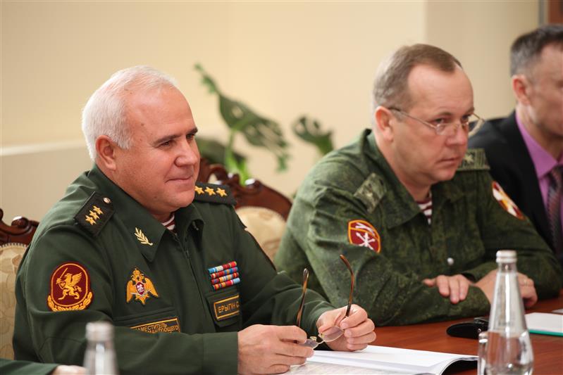 Китайская делегация знакомится с вооружением и военной техникой Росгвардии в Сочи