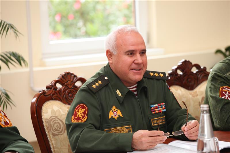 Китайская делегация знакомится с вооружением и военной техникой Росгвардии в Сочи