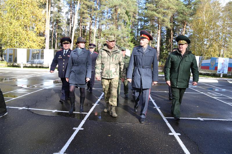 Начальник Главного управления подготовки войск (сил) Росгвардии генерал-лейтенант Юрий Бабкин посетил Пермский кадетский корпус имени Героя России Федора Кузьмина