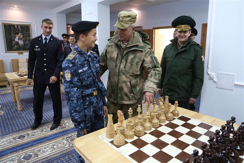 Начальник Главного управления подготовки войск (сил) Росгвардии генерал-лейтенант Юрий Бабкин посетил Пермский кадетский корпус имени Героя России Федора Кузьмина