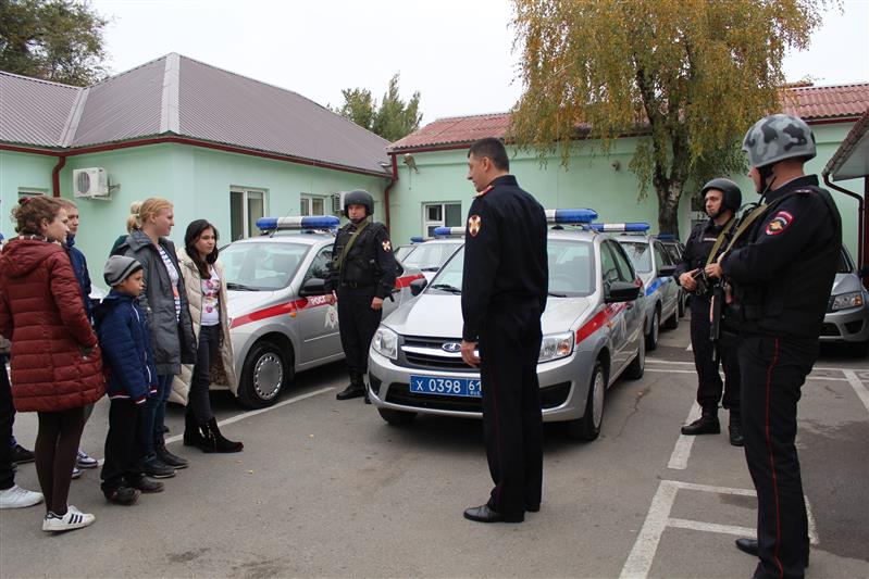 В Ростовской области сотрудники вневедомственной охраны Росгвардии встретились с воспитанниками сельского детского дома