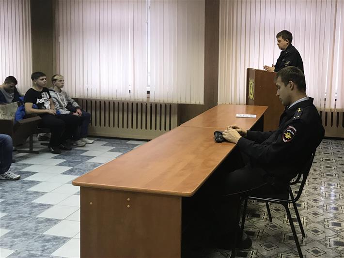 Сотрудники Росгвардии провели городской профориентационный конкурс «Охрана. Право. Безопасность» среди учащихся выпускных классов г. Усть-Илимска (Иркутская область)