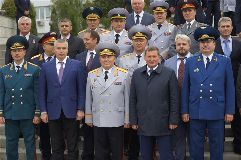 Начальник Управления Росгвардии по Волгоградской области поздравил коллектив региональной академии МВД России с полувековым юбилеем