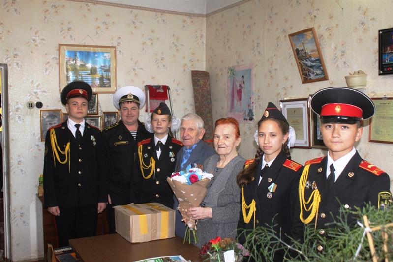 Моряки Росгвардии навестили ветеранов Великой Отечественной войны