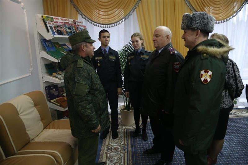 Начальник Пермского военного института и заместитель начальника Главного управления подготовки войск (сил) Росгвардии посетили кадетский корпус имени Героя России Ф. Кузьмина