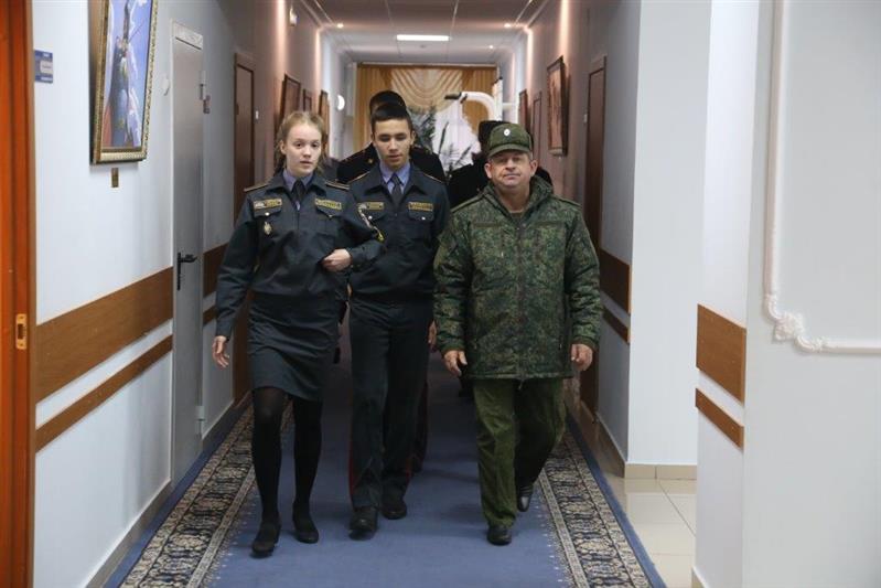 Начальник Пермского военного института и заместитель начальника Главного управления подготовки войск (сил) Росгвардии посетили кадетский корпус имени Героя России Ф. Кузьмина