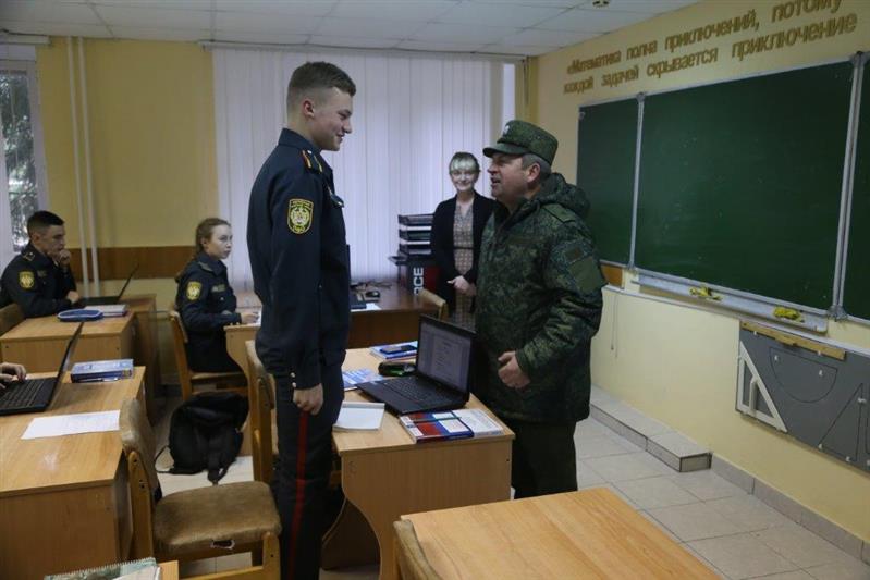 Начальник Пермского военного института и заместитель начальника Главного управления подготовки войск (сил) Росгвардии посетили кадетский корпус имени Героя России Ф. Кузьмина