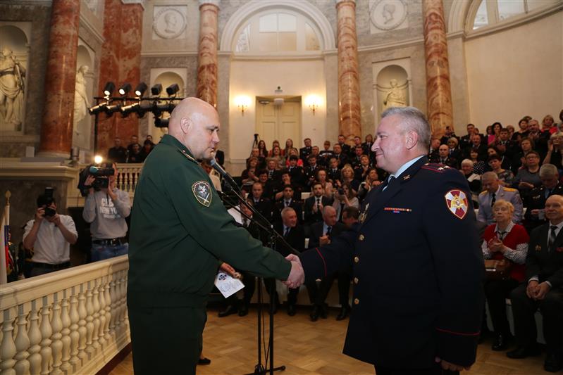 Командующий Северо-Западным округом Росгвардии поздравил сотрудников вневедомственной охраны с 65-й годовщиной со дня образования службы