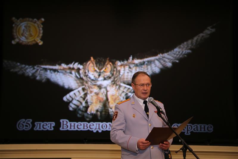 Командующий Северо-Западным округом Росгвардии поздравил сотрудников вневедомственной охраны с 65-й годовщиной со дня образования службы
