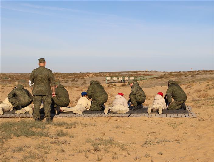 Сотрудники Управления Росгвардии по Астраханской области приняли участие в проведении военно-патриотической игры «Юнармеец - 2017» 