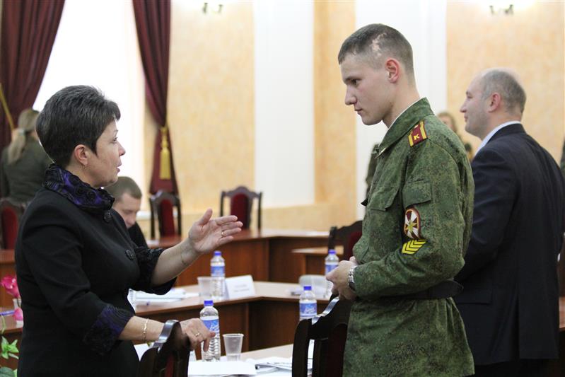 В Саратовском военном институте Росгвардии состоялся круглый стол по противодействию терроризму и экстремизму