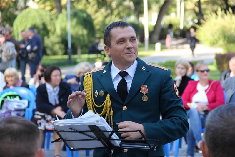 Музыканты оркестра Главного управления Росгвардии по Краснодарскому краю выступили с праздничной программой, посвященной Международному дню пожилых людей