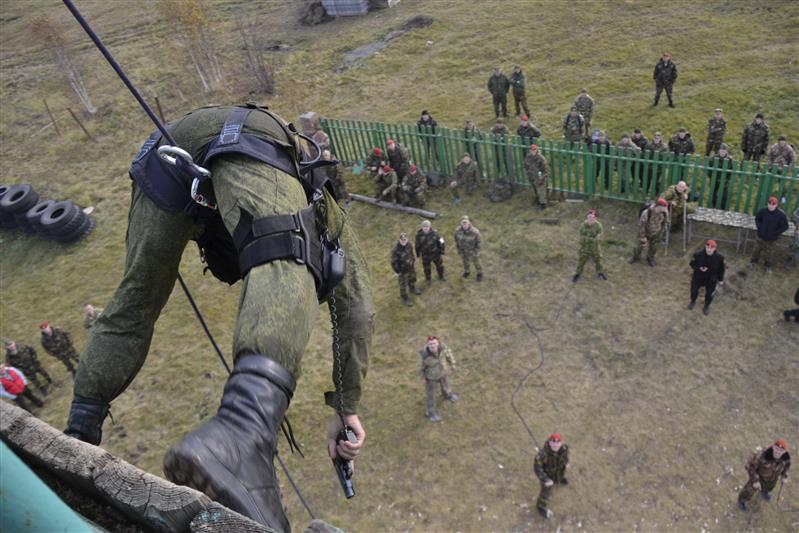 В Уральском округе Росгвардии прошли квалификационные испытания на право ношения крапового берета
