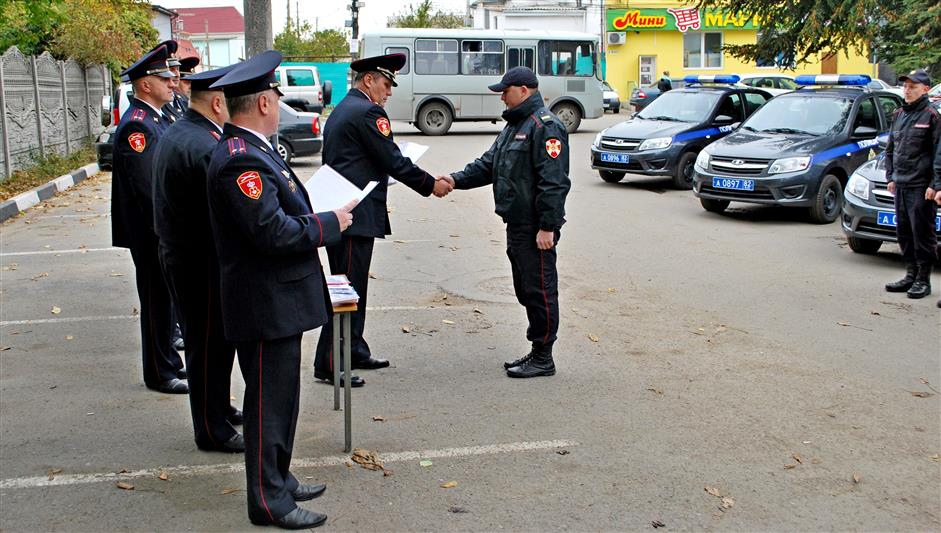 В Республике Крым сотрудникам Росгвардии вручили ключи от 8 новых служебных автомобилей