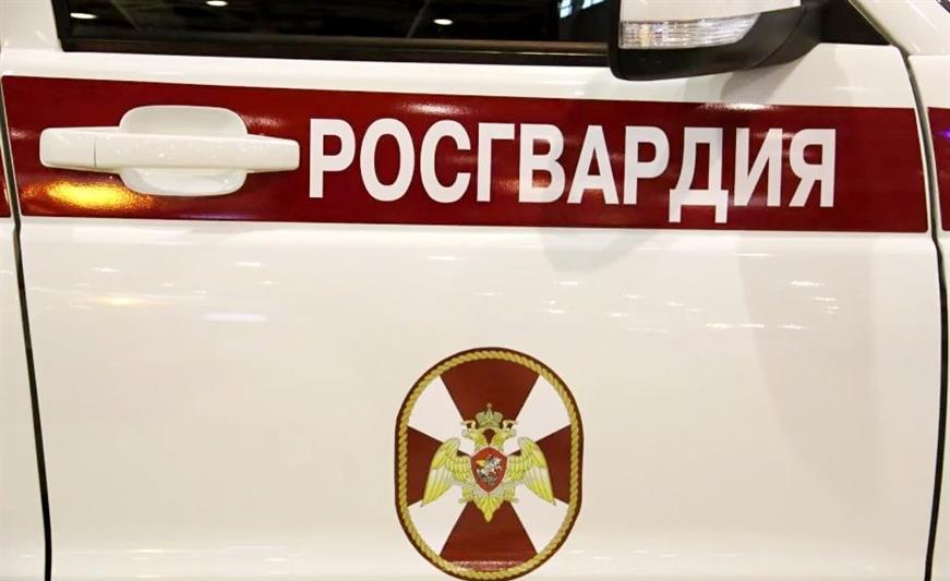 В Астрахани сотрудники Росгвардии по горячим следам задержали подозреваемую в причинении тяжкого вреда здоровью человека