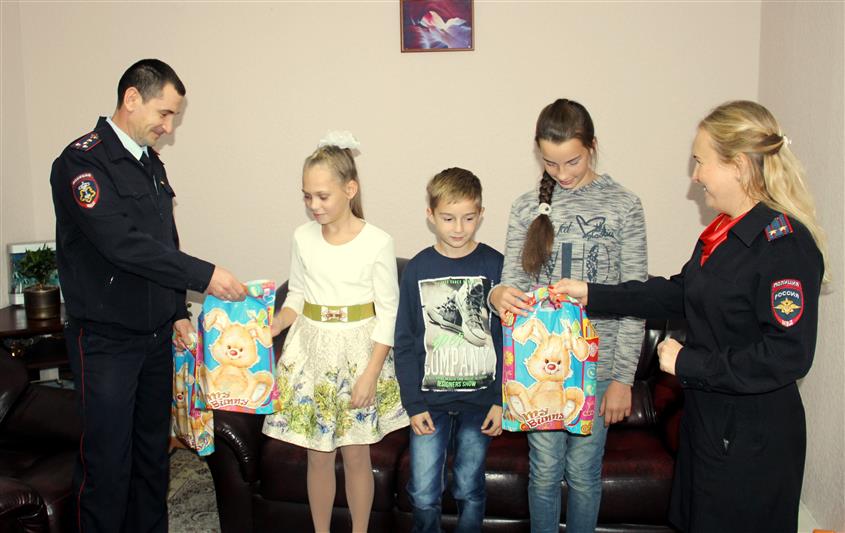 В Севастополе подвели итоги конкурса детского рисунка «Мои родители служат в Росгвардии»