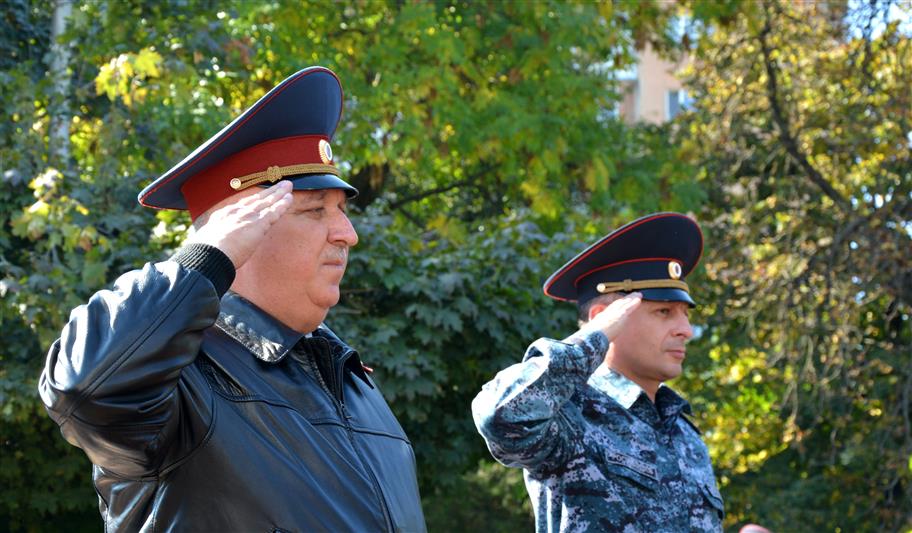 В Кабардино-Балкарии сотрудники Росгвардии почтили память боевых товарищей, погибших при отражении вооруженного нападения бандитов на город Нальчик в октябре 2005 года