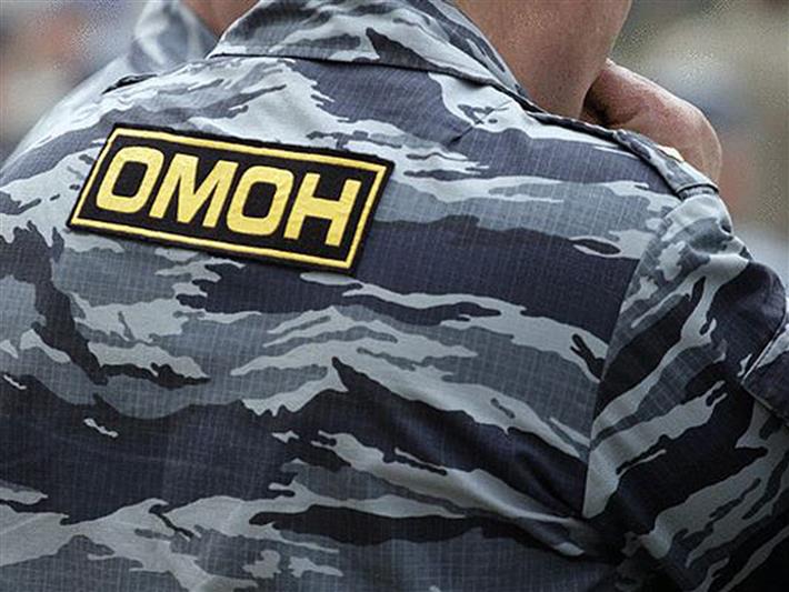 В Ангарске военнослужащие и сотрудники Росгвардии обеспечили правопорядок во время проведения хоккейного матча высшей лиги сезона 