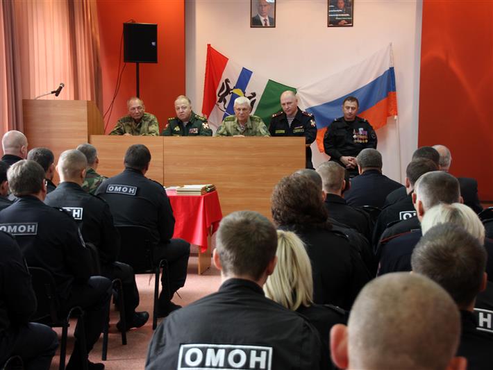 Командующий Сибирским округом Росгвардии генерал-полковник Виктор Стригунов поздравил сотрудников ОМОНа с 29-й годовщиной со Дня образования отрядов мобильных особого назначения