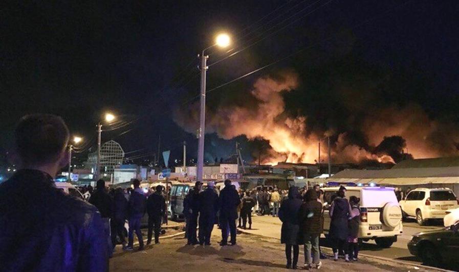 Сотрудники Росгвардии обеспечили общественный порядок в ходе ликвидации последствий пожара на вещевом рынке «Восточный» в Ростове-на-Дону 