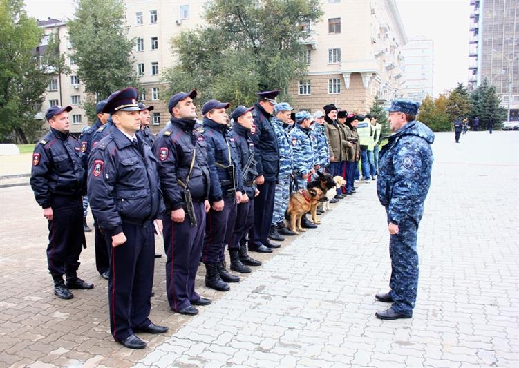 В Ростове-на-Дону состоялся совместный инструктаж сотрудников Росгвардии, полиции, казаков и народных дружинников, заступающих на службу по охране правопорядка