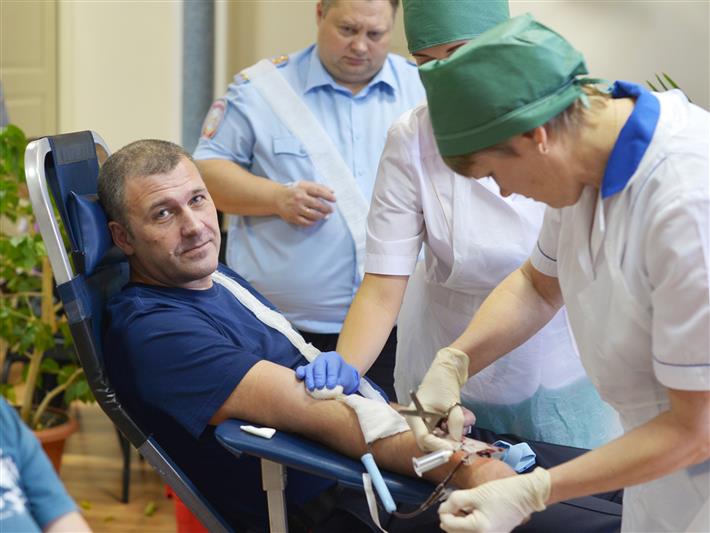 В Томской области сотрудники и военнослужащие Росгвардии сдали более 20 литров крови 