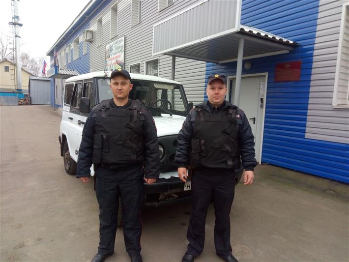 В Кировской области сотрудники Росгвардии спасли детей из горящего дома 