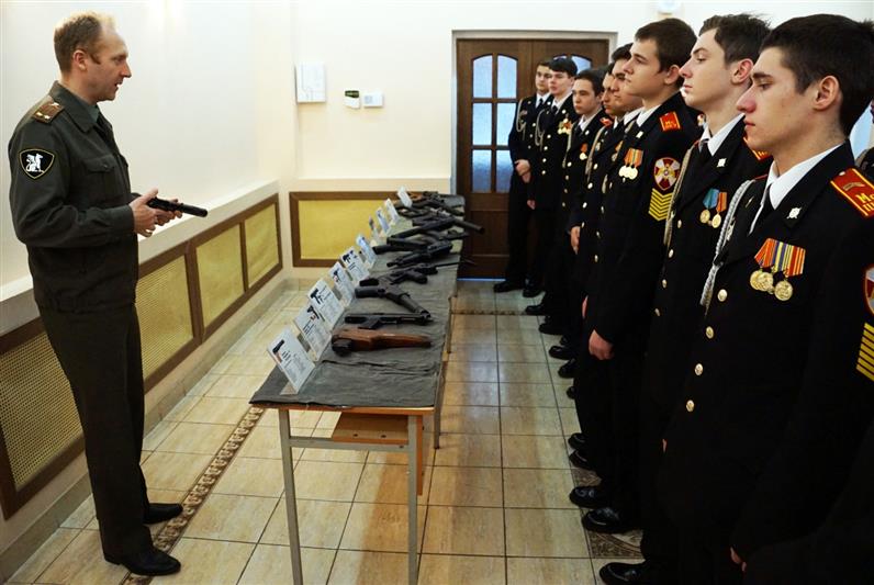 Воспитанники Московского президентского кадетского училища имени М.А. Шолохова посетили Санкт-Петербургский военный институт Росгвардии