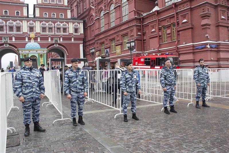 Военнослужащие и сотрудники Росгвардии обеспечили охрану общественного порядка и общественной безопасности в период проведения массовых мероприятий во время празднования Дня народного единства