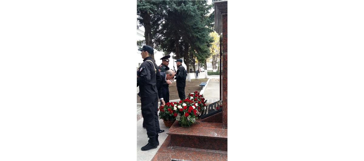 Начальник Управления Росгвардии по Кабардино-Балкарской Республике принял участие в открытии мемориальной доски погибших сотрудников 