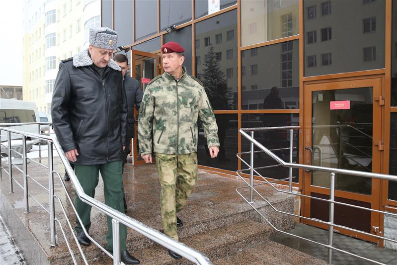 ДИРЕКТОР РОСГВАРДИИ В ЕКАТЕРИНБУРГЕ ВРУЧИЛ НАГРАДЫ  ВОЕННОСЛУЖАЩИМ И СОТРУДНИКАМ УРАЛЬСКОГО ОКРУГА
