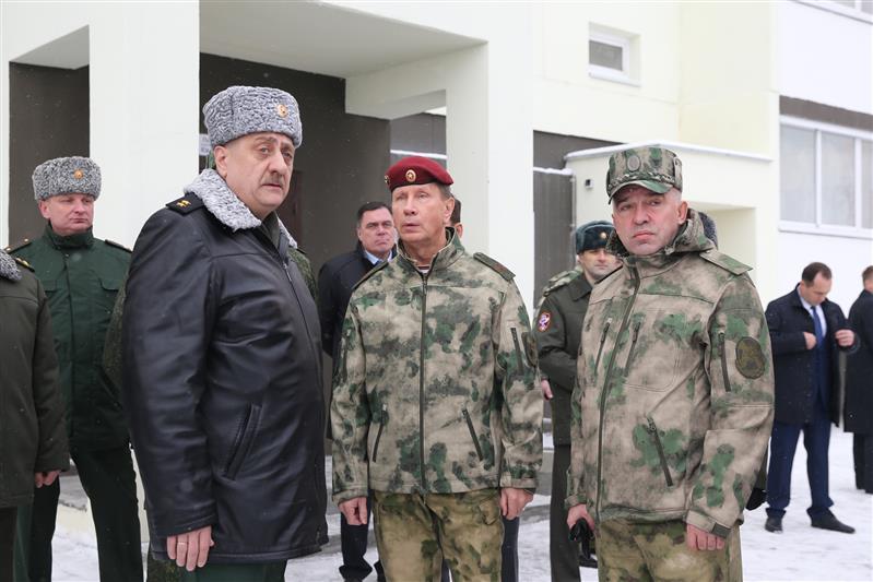 ДИРЕКТОР РОСГВАРДИИ В ЕКАТЕРИНБУРГЕ ВРУЧИЛ НАГРАДЫ  ВОЕННОСЛУЖАЩИМ И СОТРУДНИКАМ УРАЛЬСКОГО ОКРУГА