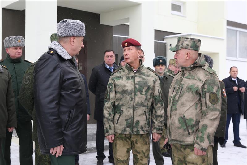 ДИРЕКТОР РОСГВАРДИИ В ЕКАТЕРИНБУРГЕ ВРУЧИЛ НАГРАДЫ  ВОЕННОСЛУЖАЩИМ И СОТРУДНИКАМ УРАЛЬСКОГО ОКРУГА