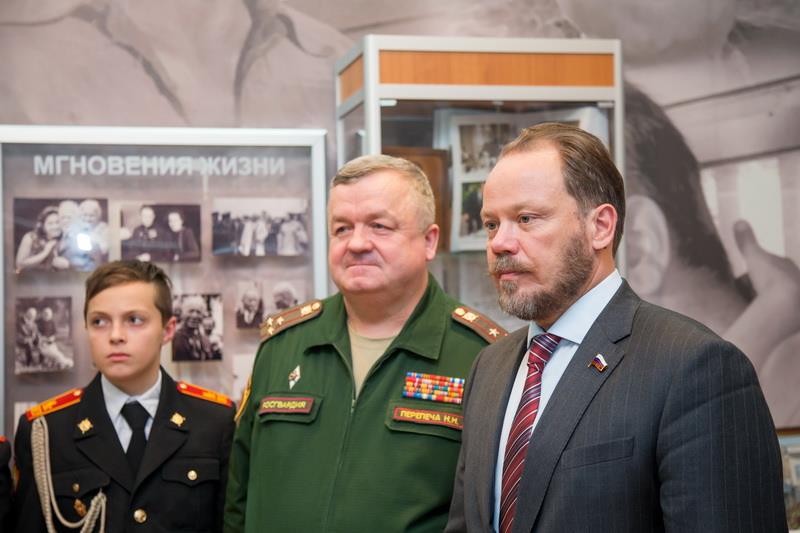Воспитанники Московского президентского кадетского училища Росгвардии встретились с внуком знаменитого писателя, чьё имя носит учебное заведение