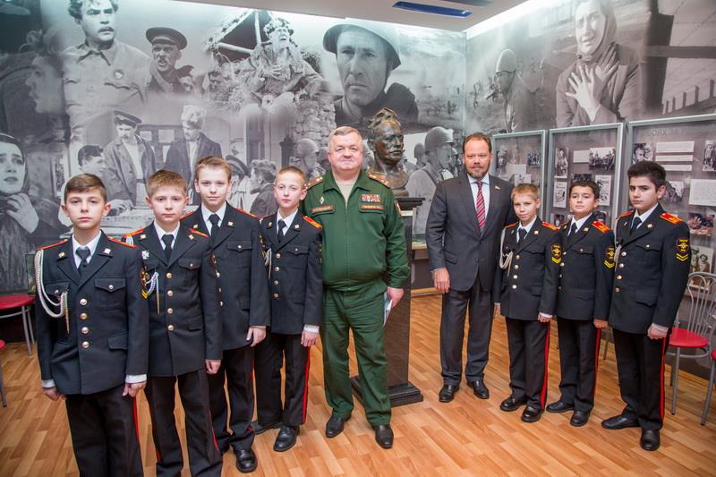 Воспитанники Московского президентского кадетского училища Росгвардии встретились с внуком знаменитого писателя, чьё имя носит учебное заведение