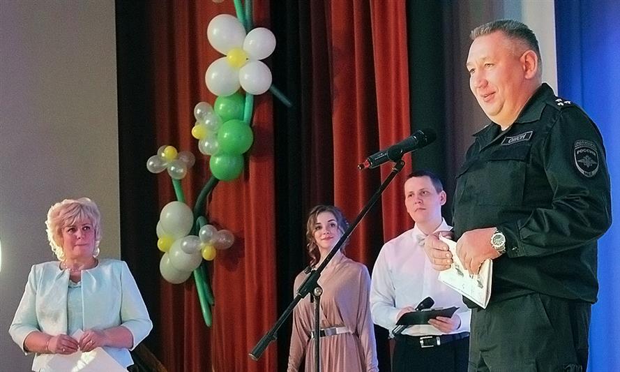 В Кирове сотрудники Росгвардии навестили воспитанников и педагогов подшефного детского дома 
