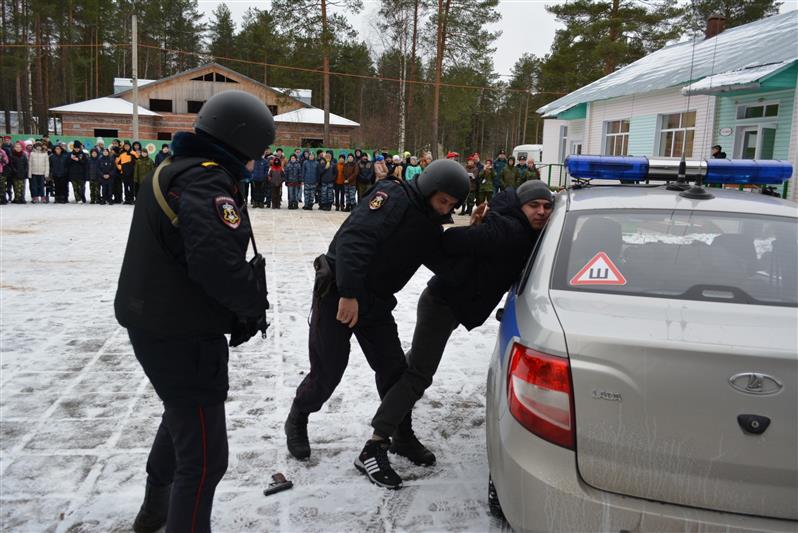 В Республики Коми сотрудники Росгвардии приняли участие в юнармейском слете 