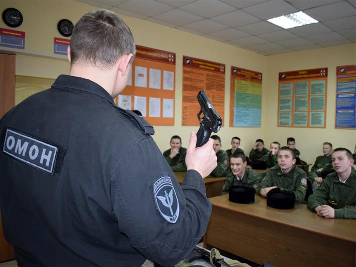 Сотрудники ОМОНа на транспорте провели Урок мужества  для воспитанников Иркутского кадетского корпуса 