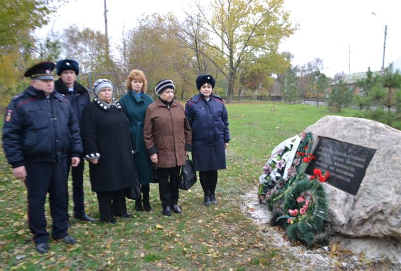 В Ростовской области состоялось открытие мемориальной доски в память о погибших при исполнении служебного долга сотрудников вневедомственной охраны