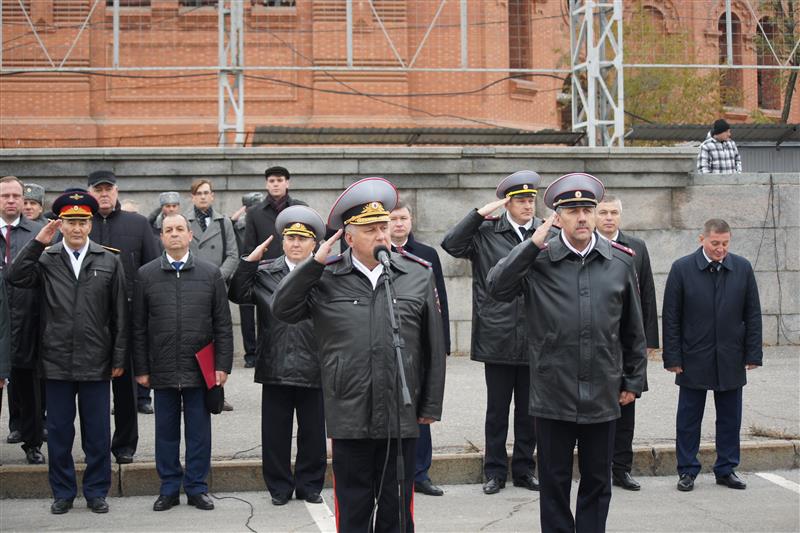 Волгоградские росгвардейцы приняли участие в общегарнизонном разводе, посвященном празднованию Дня сотрудника органов внутренних дел 